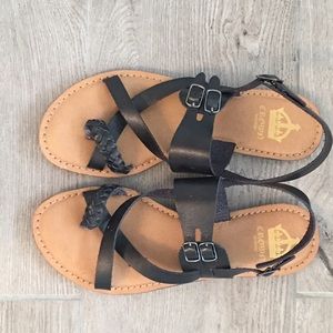 Crown Vintage strapping flat sandal...line new